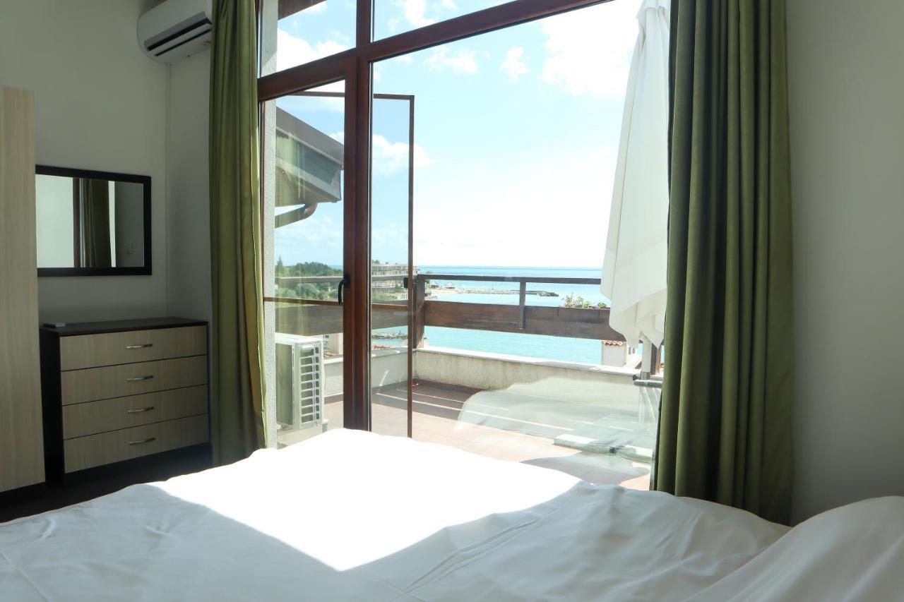 White Coast Beach Apartments Kavarna Bagian luar foto