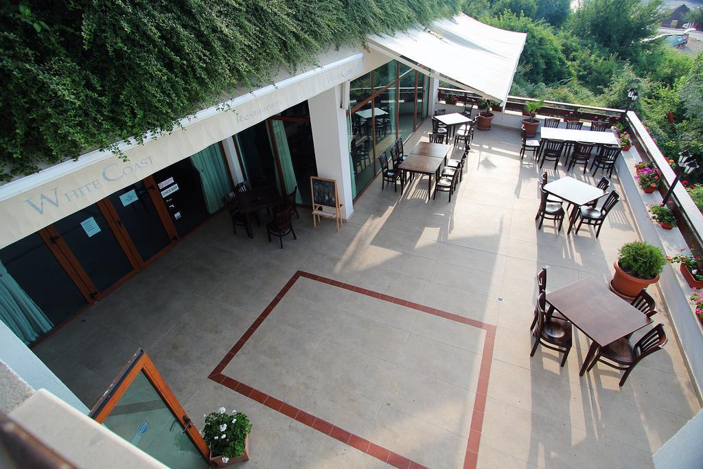 White Coast Beach Apartments Kavarna Bagian luar foto