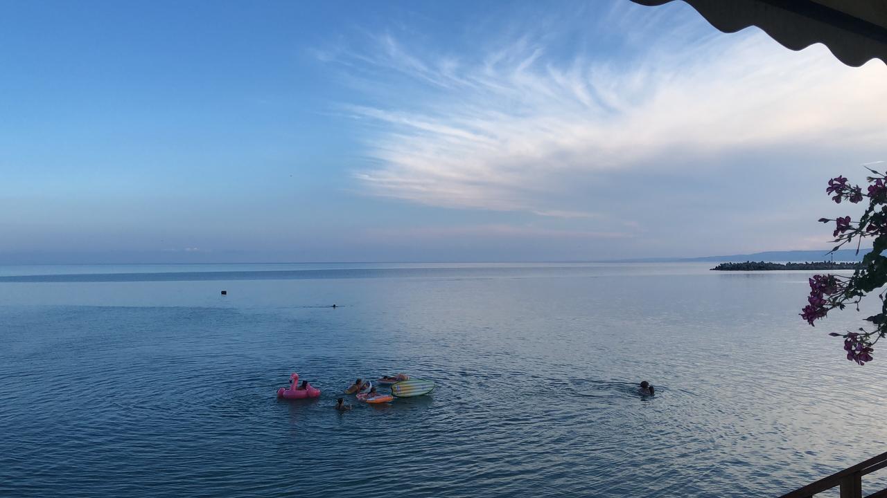 White Coast Beach Apartments Kavarna Bagian luar foto