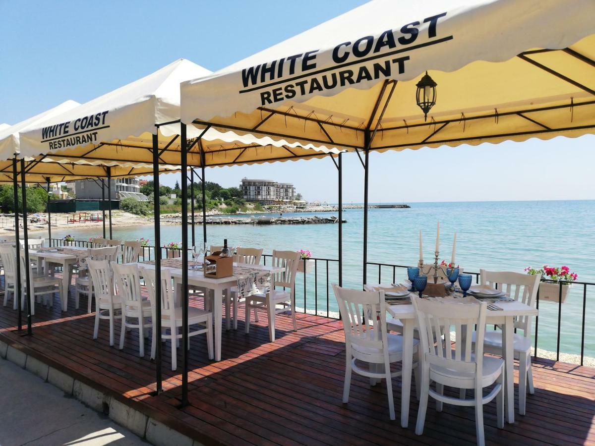 White Coast Beach Apartments Kavarna Bagian luar foto